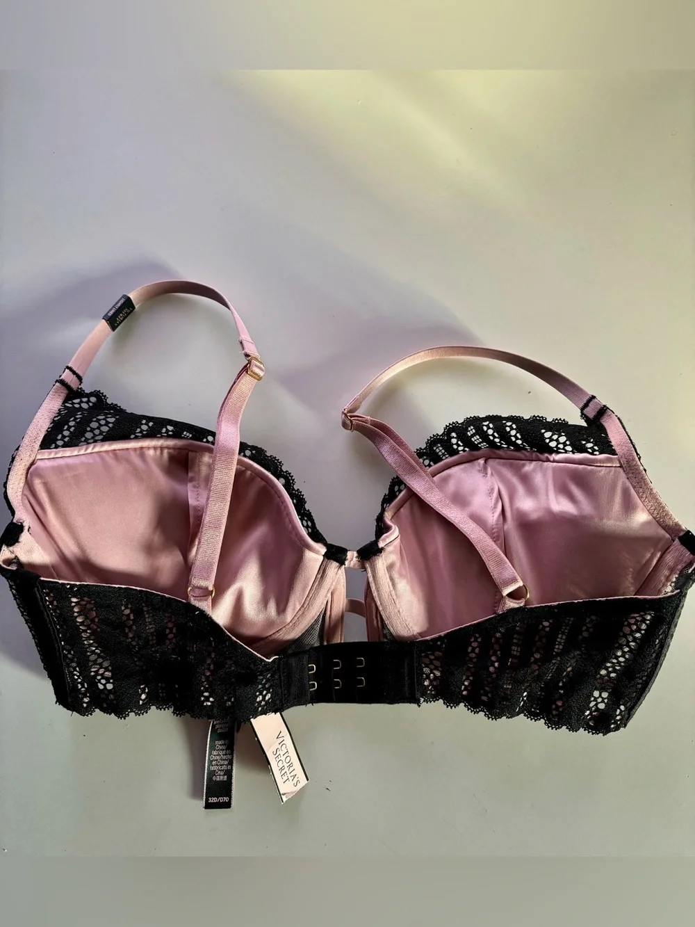 NWT Victoria’s Secret Lace bra size 32D - Picture 3 of 3